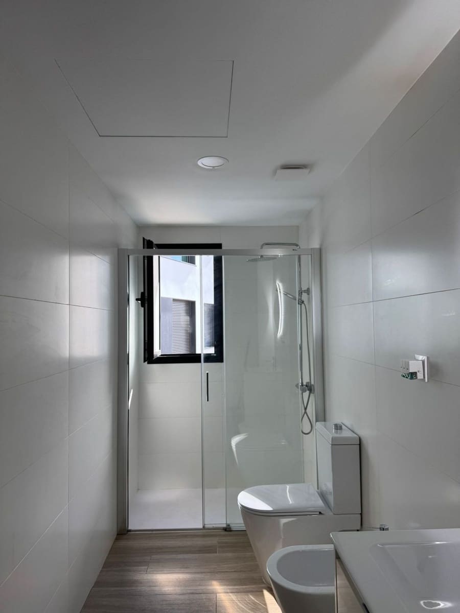 2 bedroom Apartment for rent in Las Palmas de Gran Canaria with garage - € 1,000 (Ref: 8696044)