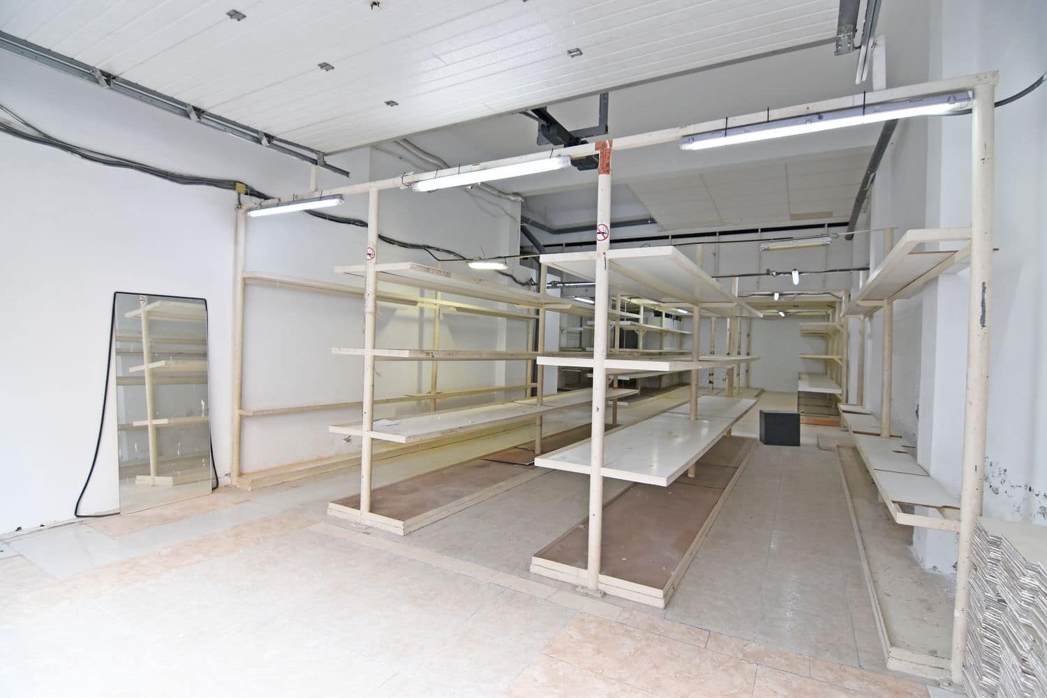 Commercial for sale in Las Palmas de Gran Canaria - € 188,100 (Ref: 8703491)