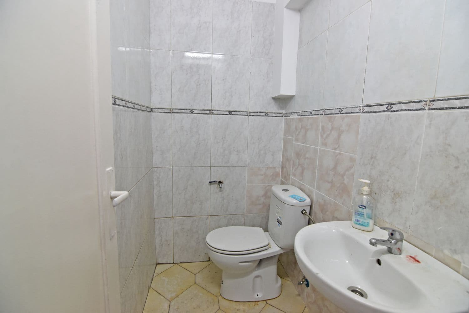 Commercial for sale in Las Palmas de Gran Canaria - € 188,100 (Ref: 8703491)