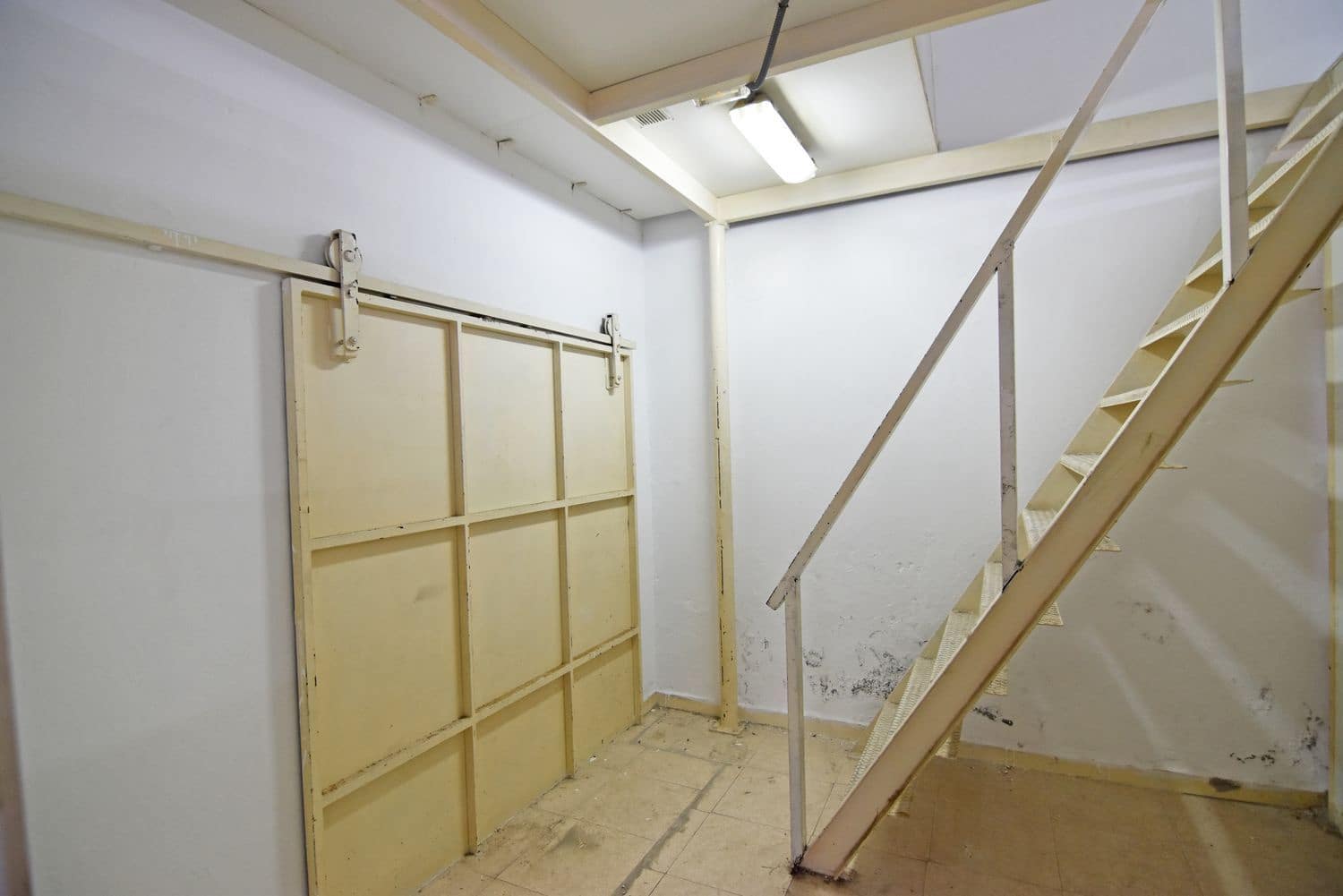 Commercial for sale in Las Palmas de Gran Canaria - € 188,100 (Ref: 8703491)