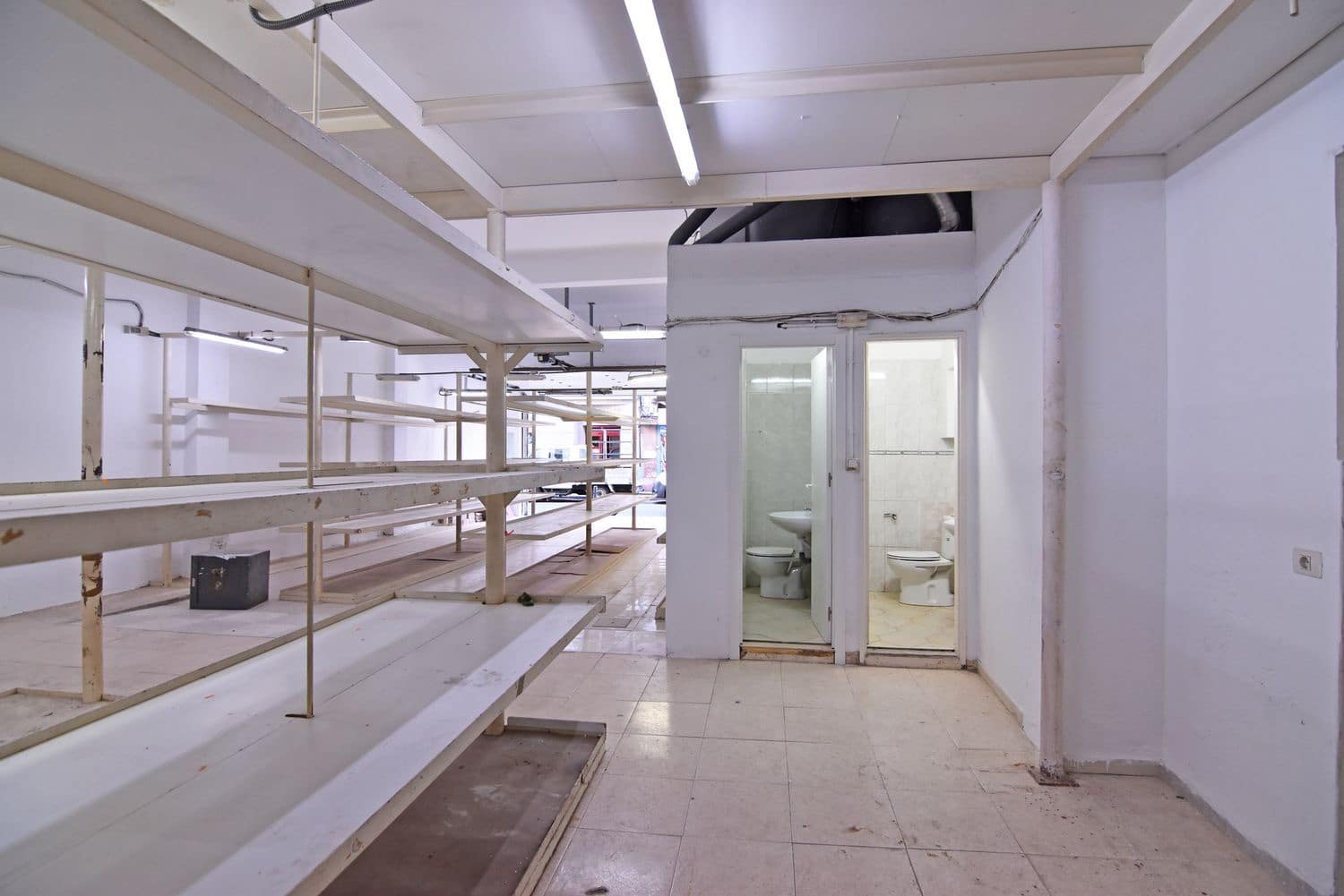 Commercial for sale in Las Palmas de Gran Canaria - € 188,100 (Ref: 8703491)