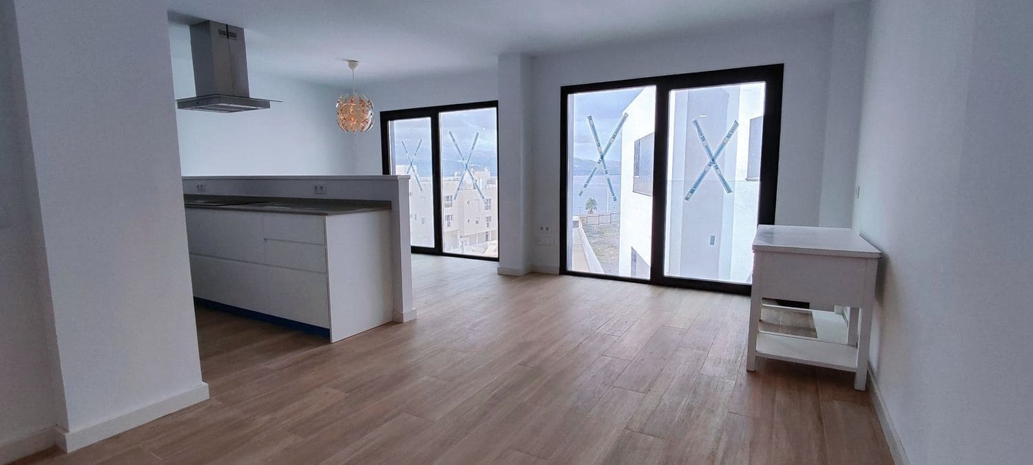 2 slaapkamer Appartement te huur in Las Palmas de Gran Canaria met garage - € 1.275 (Ref: 8716098)