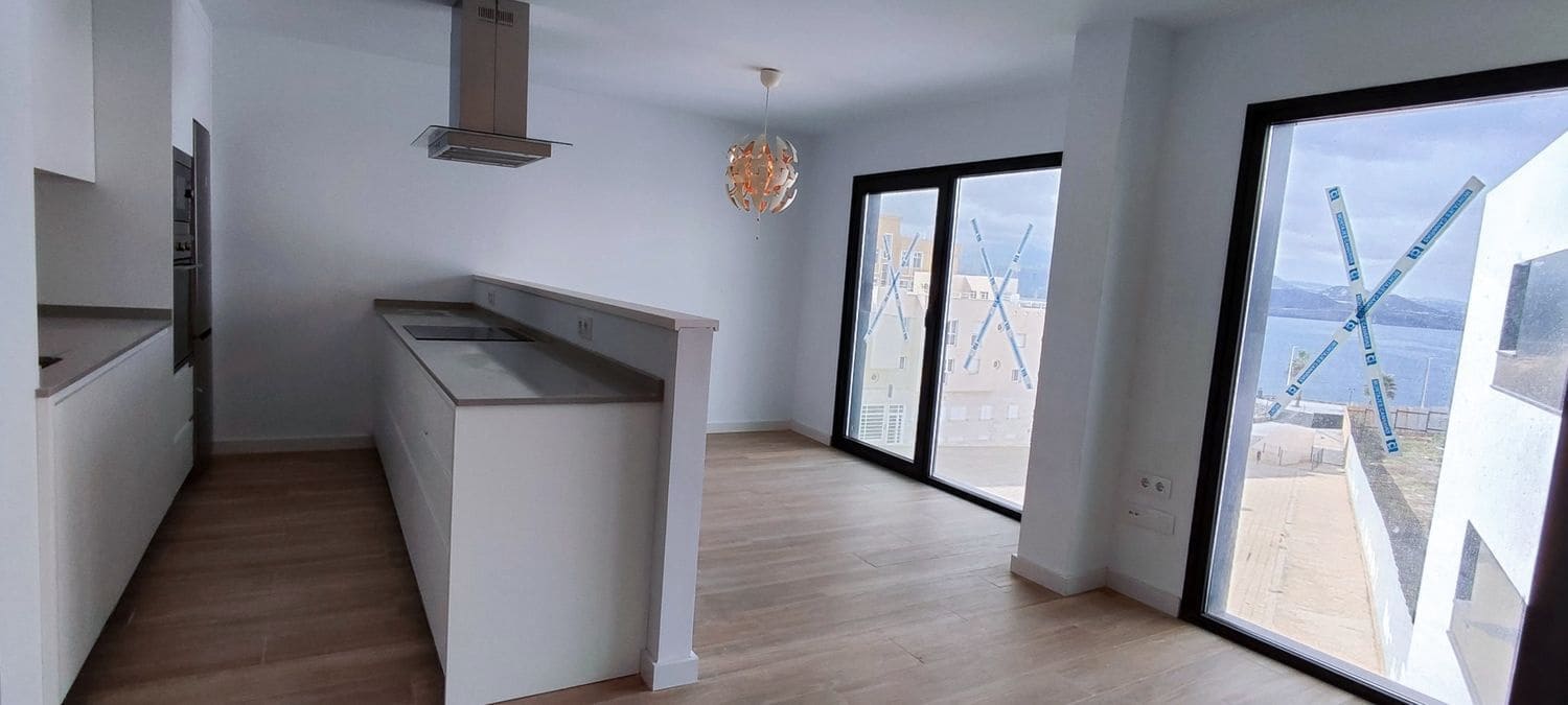 2 slaapkamer Appartement te huur in Las Palmas de Gran Canaria met garage - € 1.275 (Ref: 8716098)