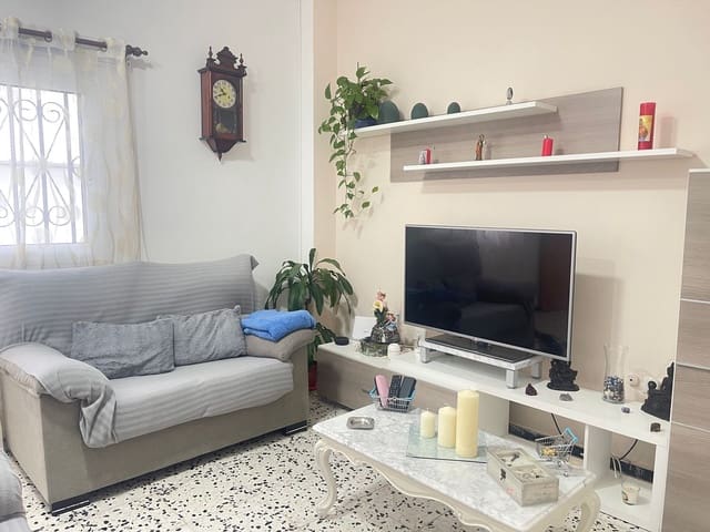 4 bedroom Townhouse for sale in Tamaraceite, Las Palmas de Gran Canaria with garage - € 343,541 (Ref: 9064913)