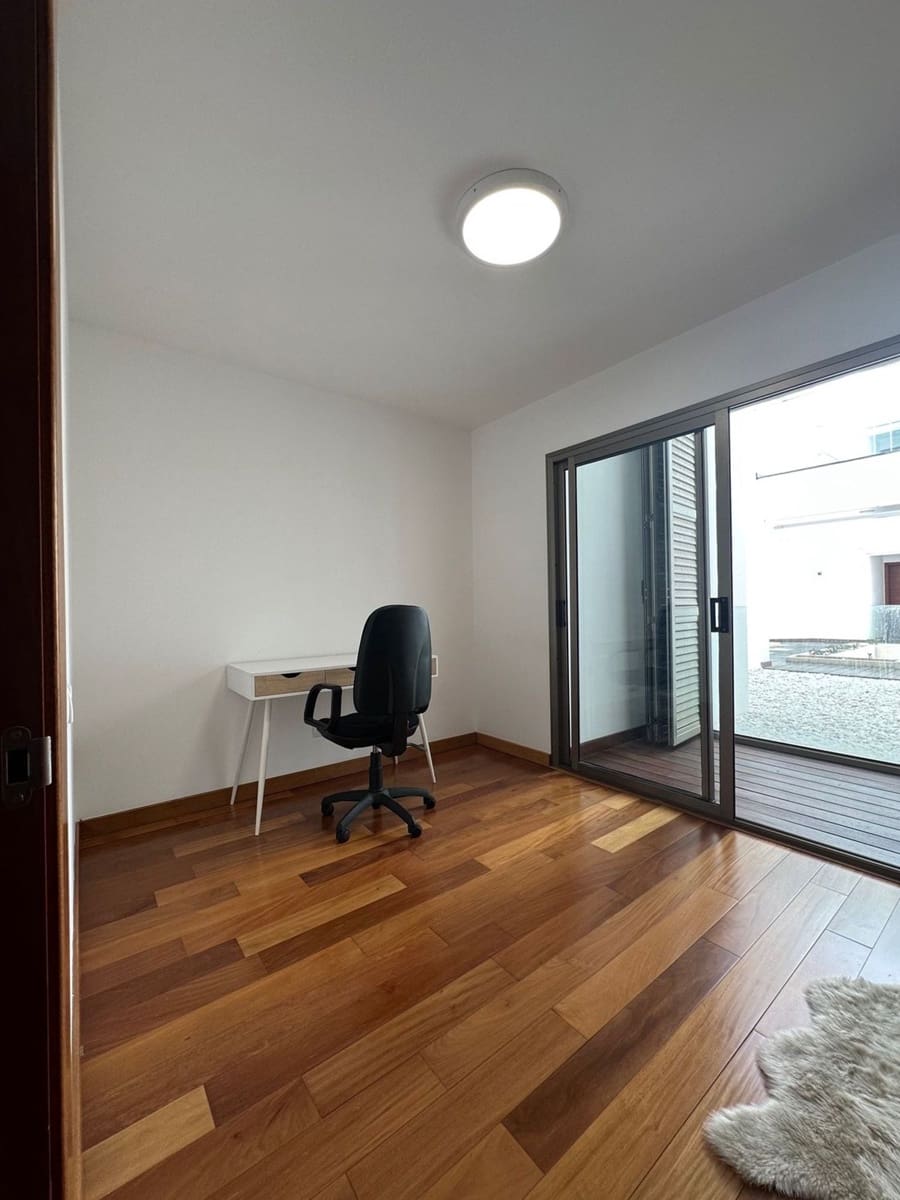 2 slaapkamer Appartement te huur in Las Palmas de Gran Canaria met garage - € 1.300 (Ref: 9064914)