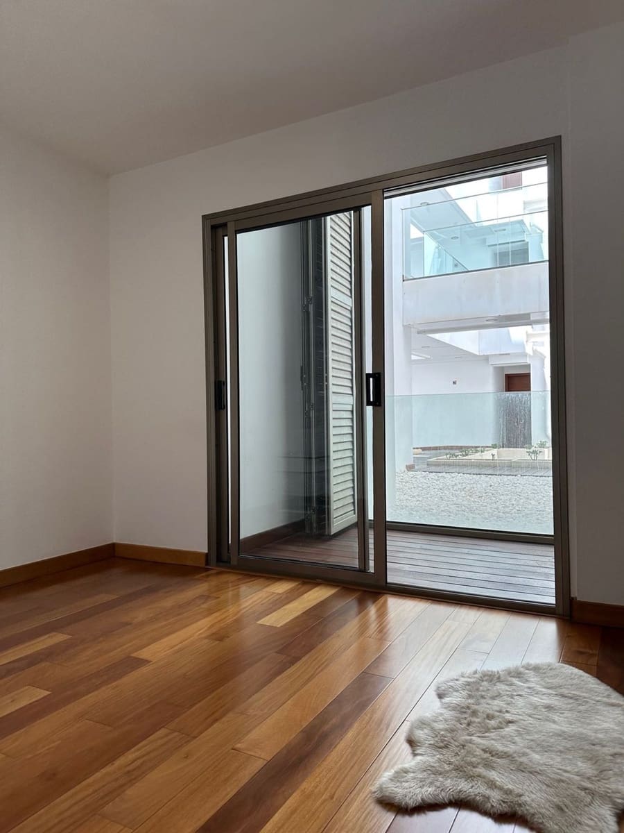 2 slaapkamer Appartement te huur in Las Palmas de Gran Canaria met garage - € 1.300 (Ref: 9064914)