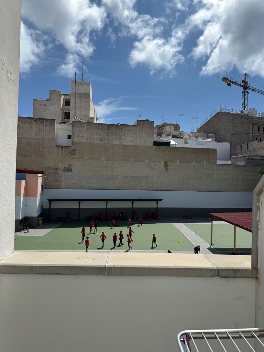 2 slaapkamer Appartement te huur in Las Palmas de Gran Canaria met garage - € 1.300 (Ref: 9064914)