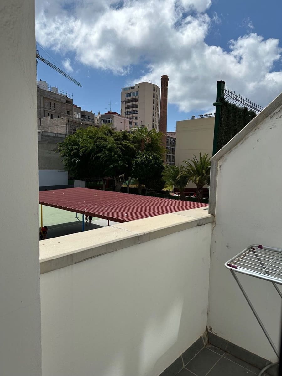 2 slaapkamer Appartement te huur in Las Palmas de Gran Canaria met garage - € 1.300 (Ref: 9064914)
