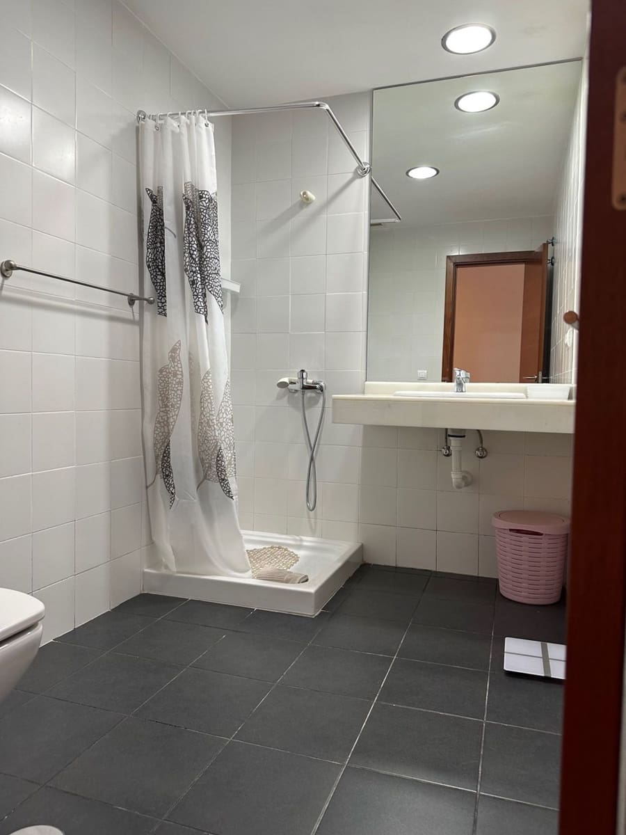 2 slaapkamer Appartement te huur in Las Palmas de Gran Canaria met garage - € 1.300 (Ref: 9064914)