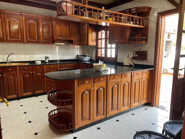 3 makuuhuone Omakotitalo myytävänä paikassa Moya mukana 
autotalli - 385 000 € (Ref: 9095911)