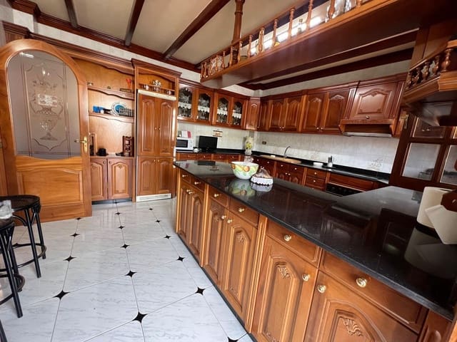 3 makuuhuone Omakotitalo myytävänä paikassa Moya mukana 
autotalli - 385 000 € (Ref: 9095911)