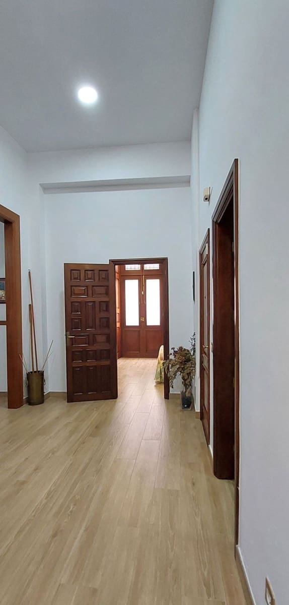 3 soveværelse Lejlighed til salg i Las Palmas de Gran Canaria med garage - € 350.000 (Ref: 9101865)