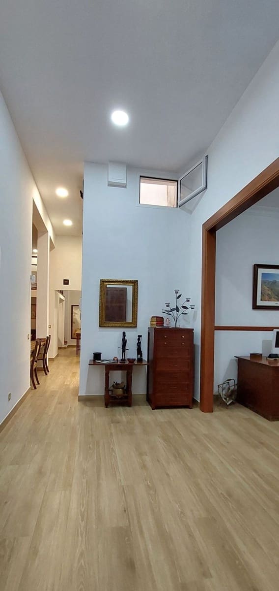 3 soveværelse Lejlighed til salg i Las Palmas de Gran Canaria med garage - € 350.000 (Ref: 9101865)