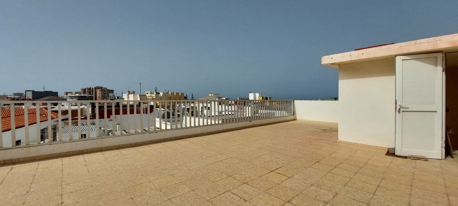 3 soveværelse Lejlighed til salg i Las Palmas de Gran Canaria med garage - € 350.000 (Ref: 9101865)