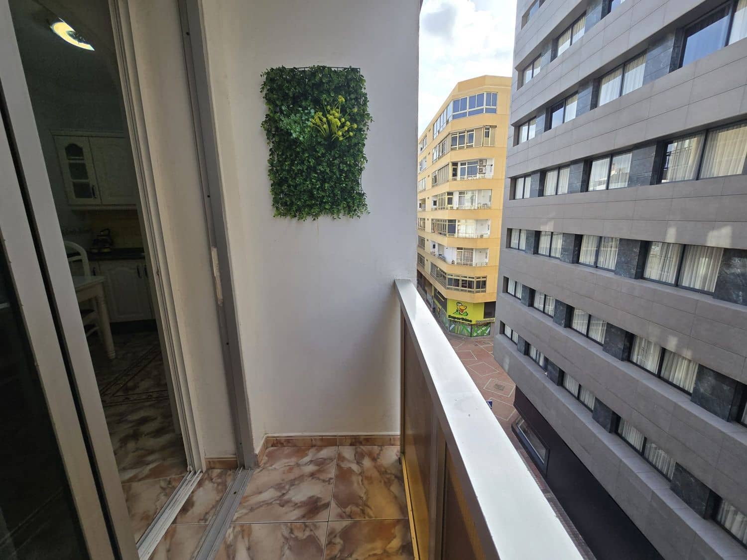 2 slaapkamer Appartement te koop in Las Palmas de Gran Canaria met garage - € 264.500 (Ref: 9113728)