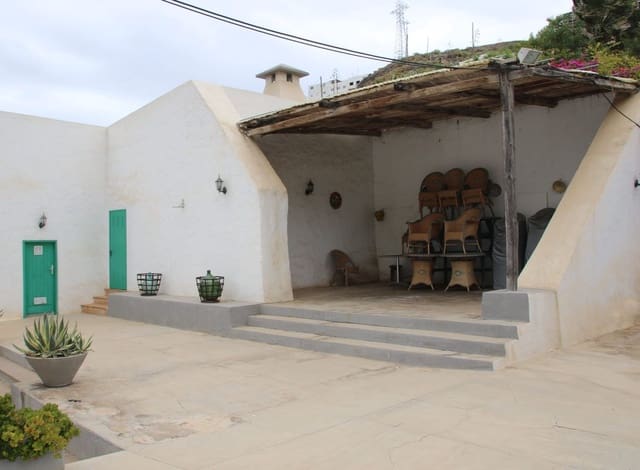 3 makuuhuone Maalaistalo myytävänä paikassa Guanarteme, Las Palmas de Gran Canaria - 650 000 € (Ref: 9136853)