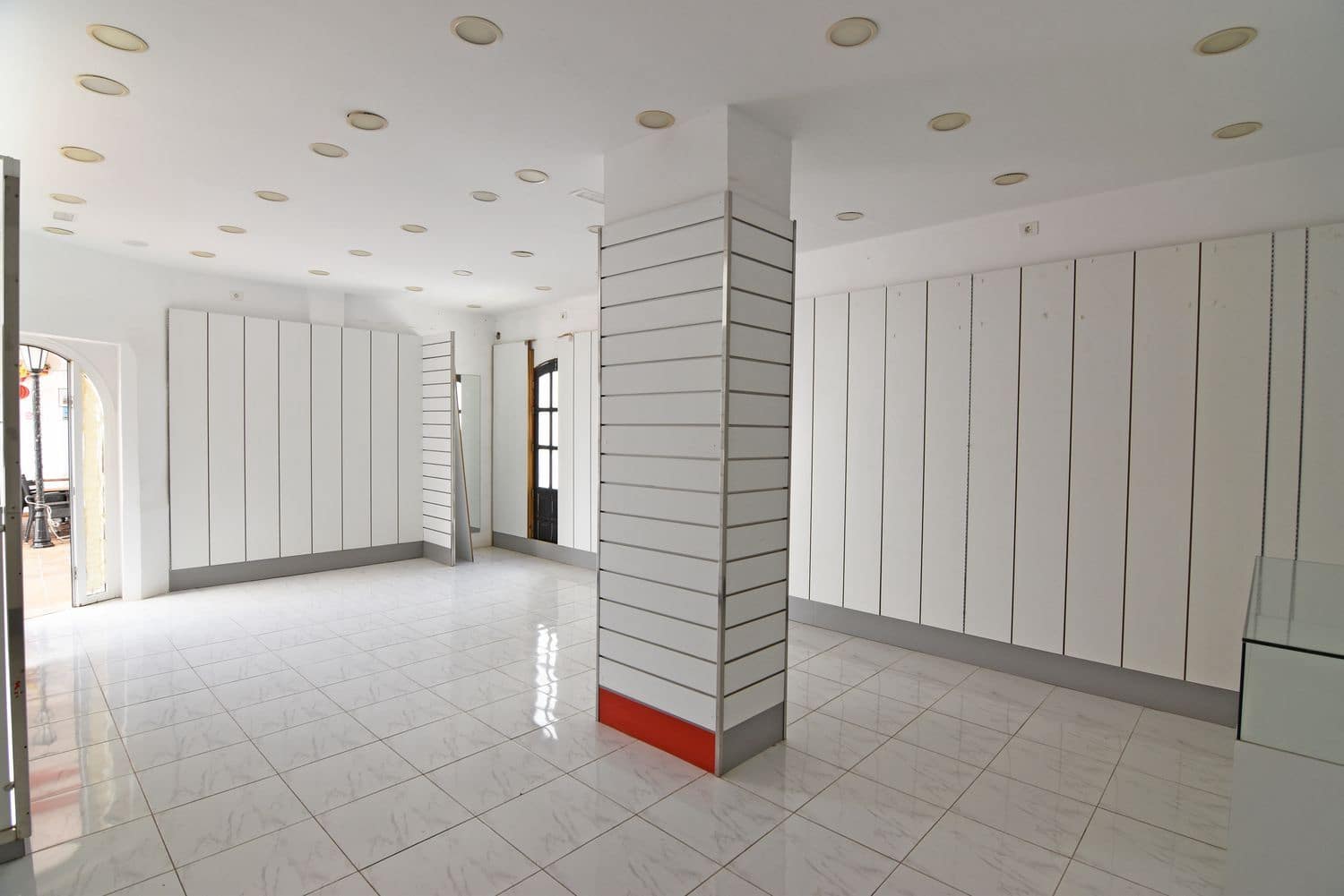 Virksomhed til leje i San Bartolome de Tirajana - € 700 (Ref: 9142559)