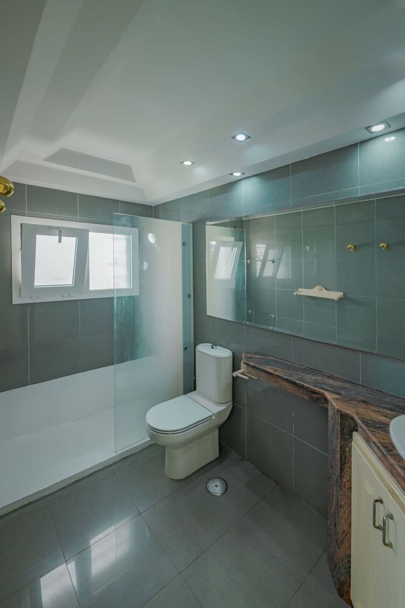 6 soveværelse Byhus til salg i Telde med swimmingpool garage - € 650.000 (Ref: 9154727)