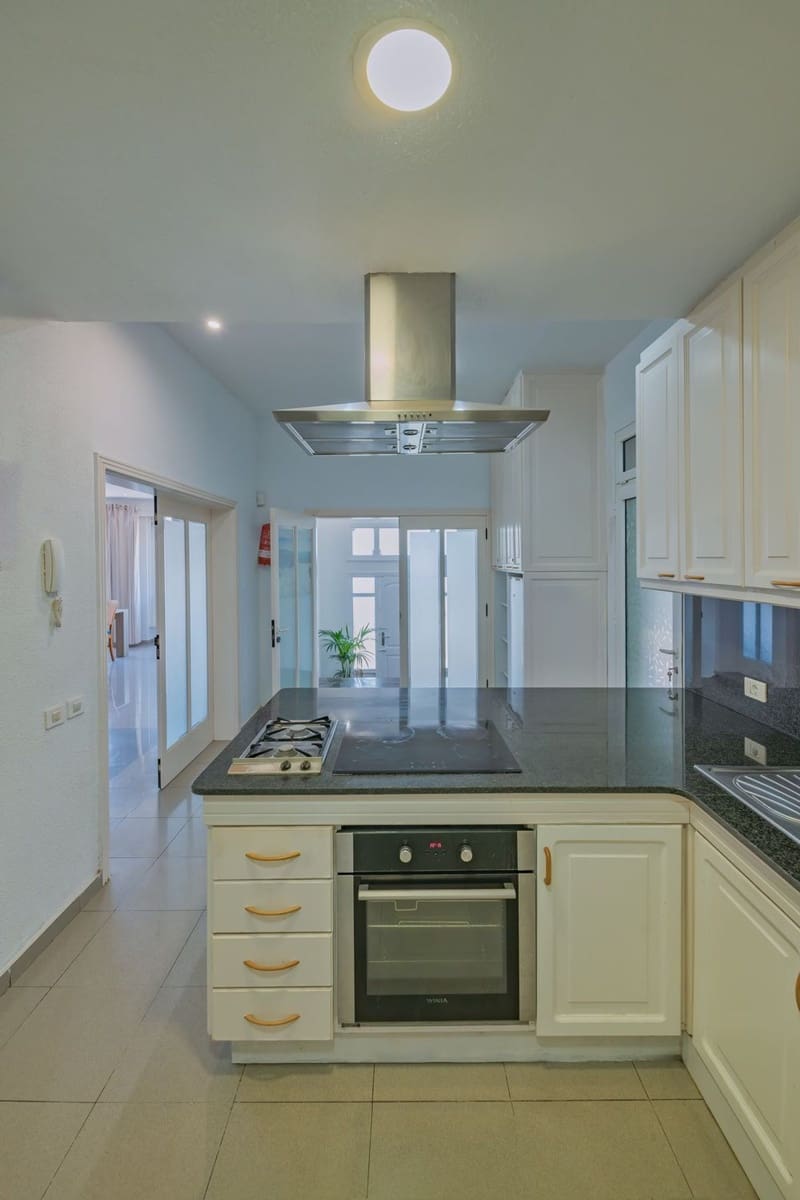 6 soveværelse Byhus til salg i Telde med swimmingpool garage - € 650.000 (Ref: 9154727)