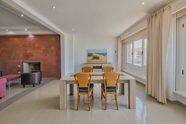 6 slaapkamer Huis te koop in Playa del Hombre, Telde met zwembad garage - € 650.000 (Ref: 9154727)