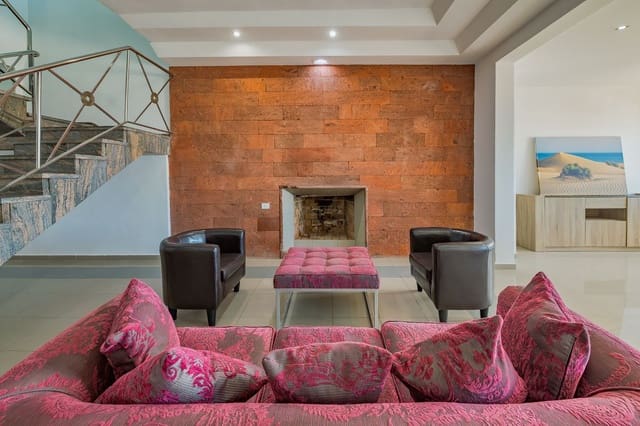 6 slaapkamer Huis te koop in Playa del Hombre, Telde met zwembad garage - € 650.000 (Ref: 9154727)