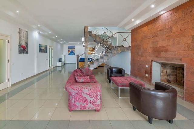 6 slaapkamer Huis te koop in Playa del Hombre, Telde met zwembad garage - € 650.000 (Ref: 9154727)