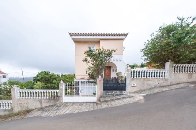 4 makuuhuone Huvila myytävänä paikassa Arucas mukana uima-altaan 
autotalli - 429 000 € (Ref: 9161972)