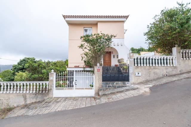 4 makuuhuone Huvila myytävänä paikassa Arucas mukana uima-altaan 
autotalli - 429 000 € (Ref: 9161972)