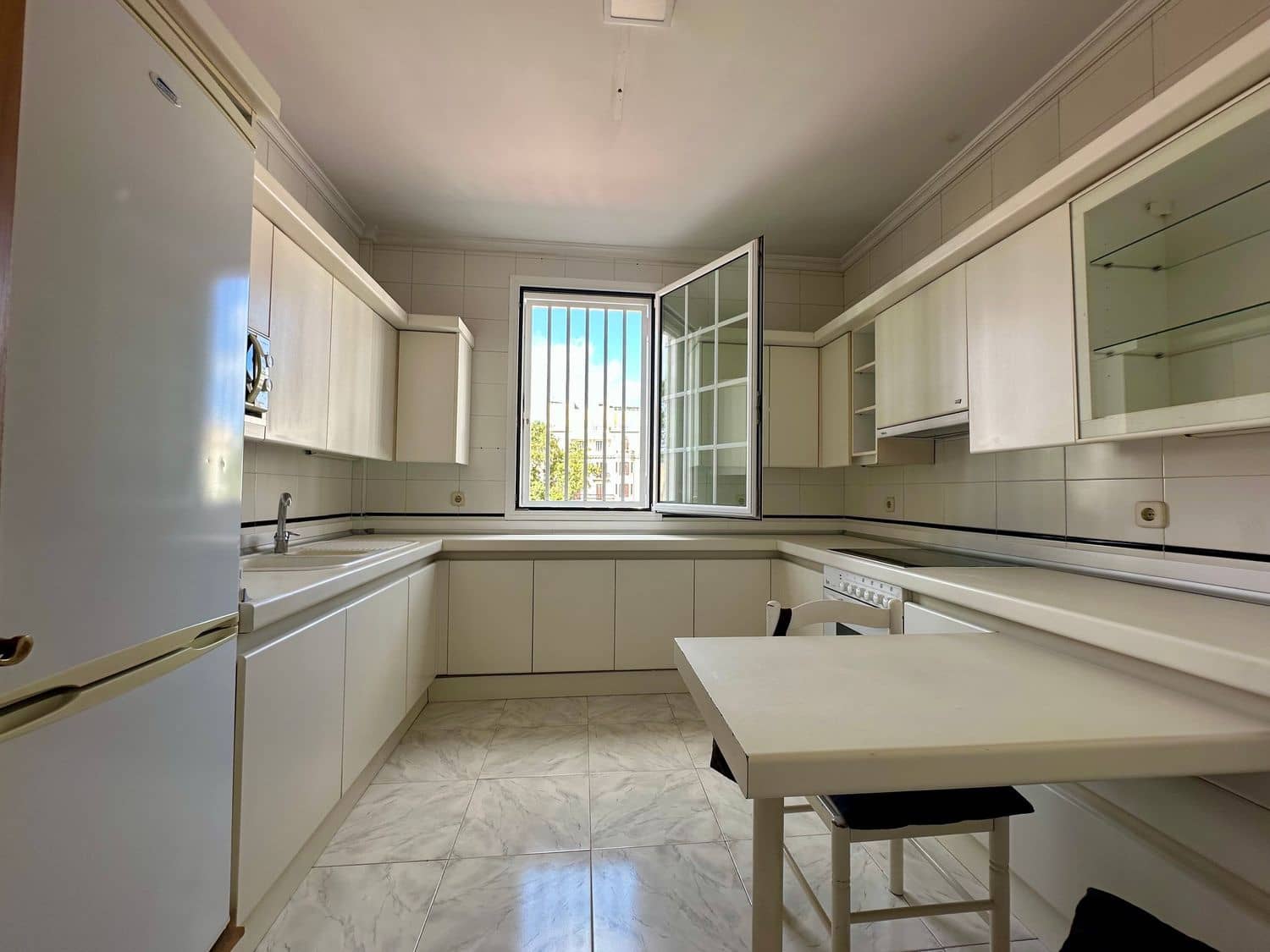 2 soverom Leilighet til leie i Las Palmas de Gran Canaria med garasje - € 1 300 (Ref: 9166730)