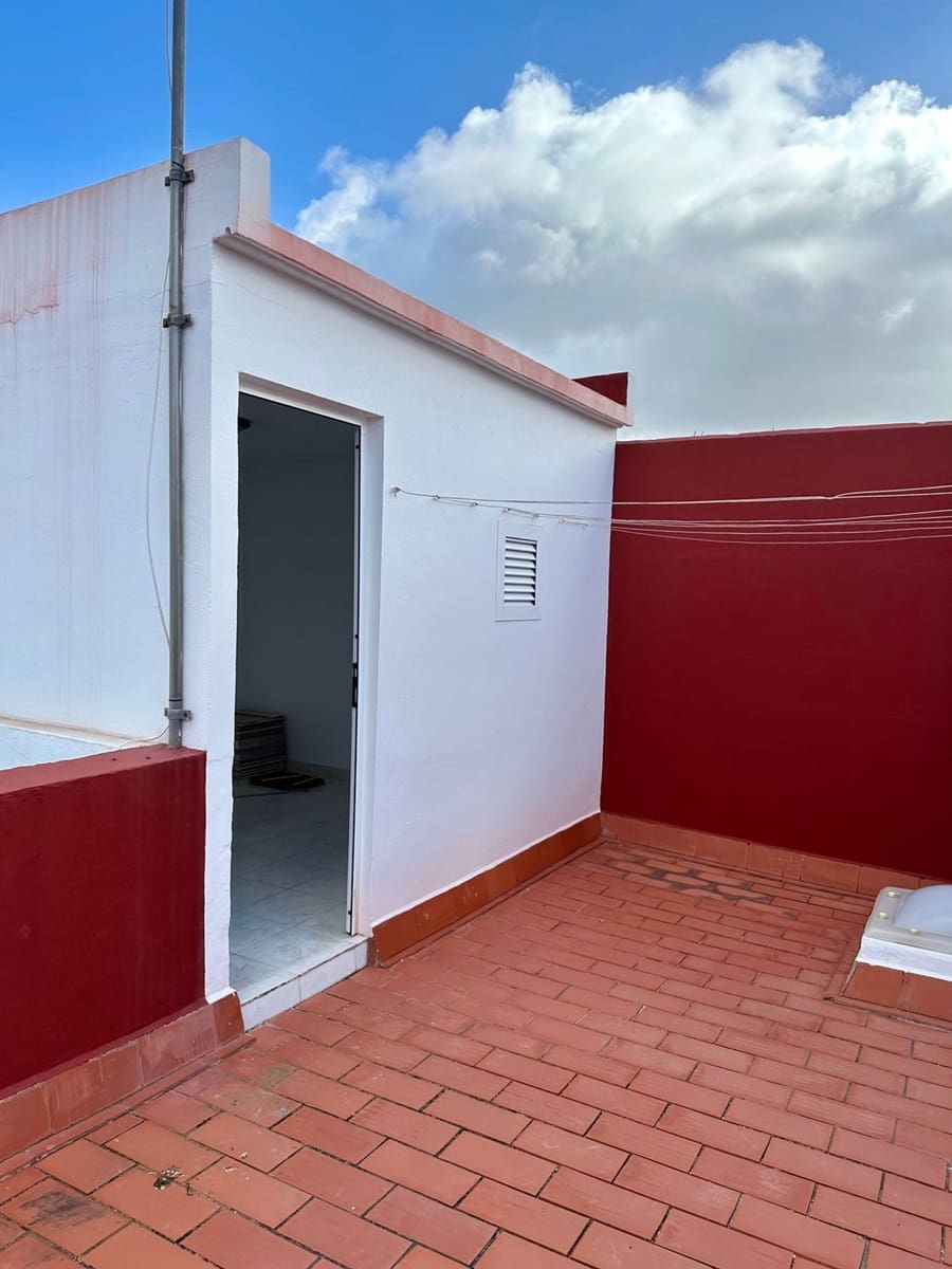 2 soverom Leilighet til leie i Las Palmas de Gran Canaria med garasje - € 1 300 (Ref: 9166730)