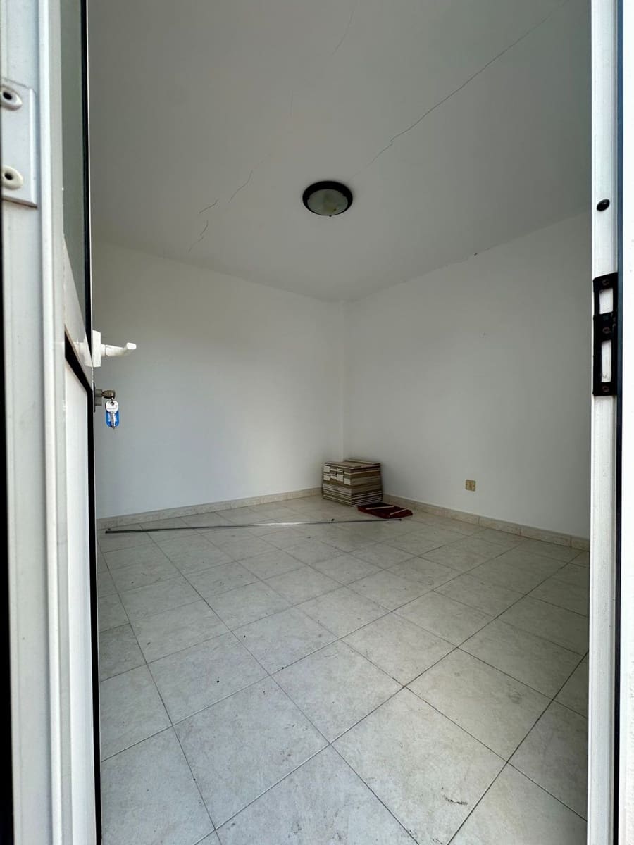 2 soverom Leilighet til leie i Las Palmas de Gran Canaria med garasje - € 1 300 (Ref: 9166730)