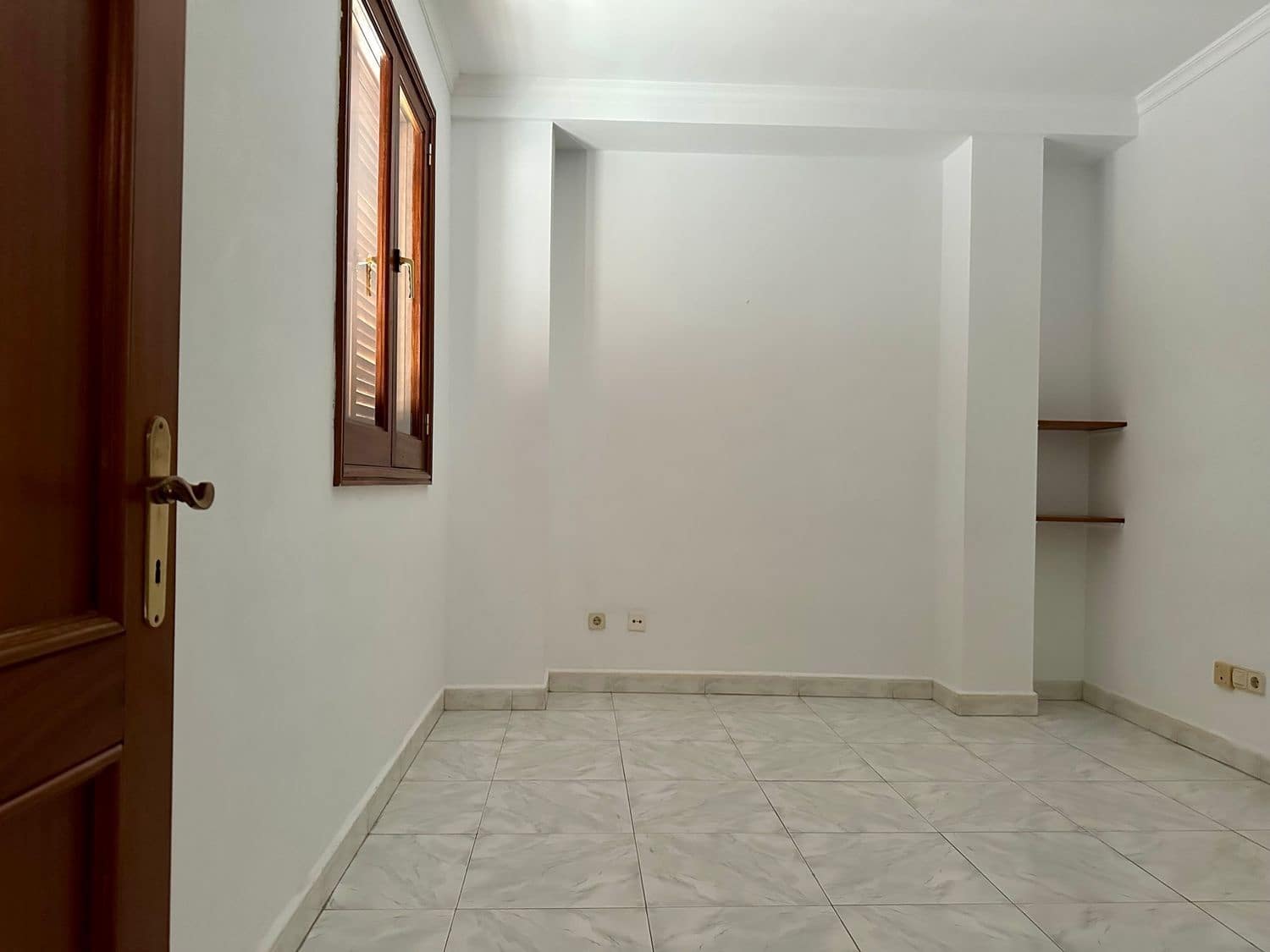 2 soverom Leilighet til leie i Las Palmas de Gran Canaria med garasje - € 1 300 (Ref: 9166730)