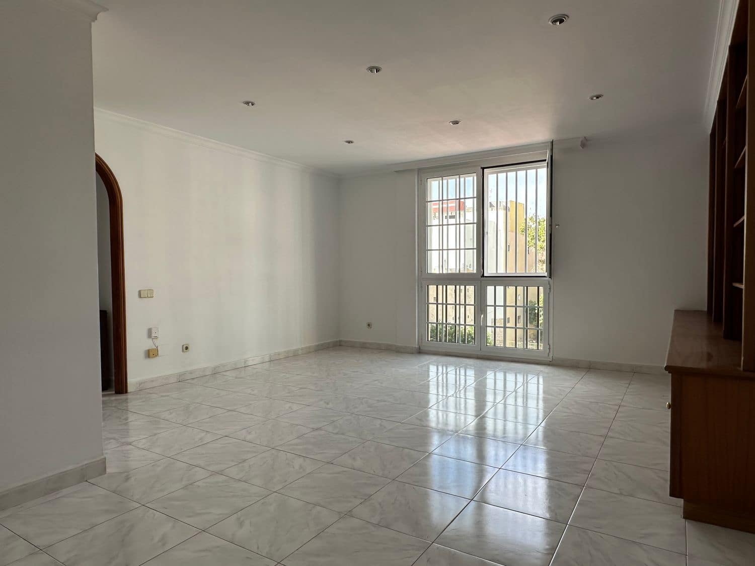 2 soverom Leilighet til leie i Las Palmas de Gran Canaria med garasje - € 1 300 (Ref: 9166730)