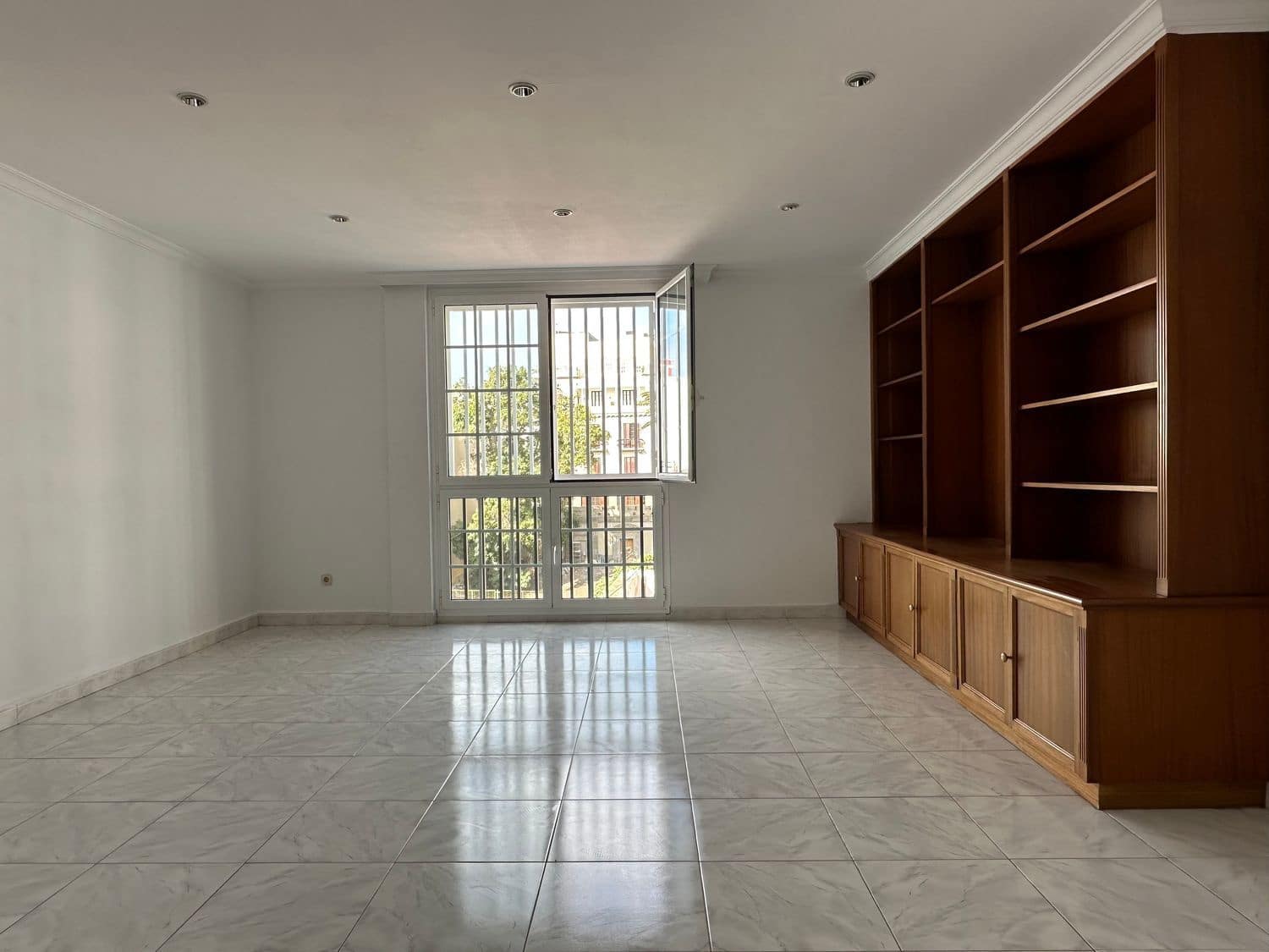 2 soverom Leilighet til leie i Las Palmas de Gran Canaria med garasje - € 1 300 (Ref: 9166730)