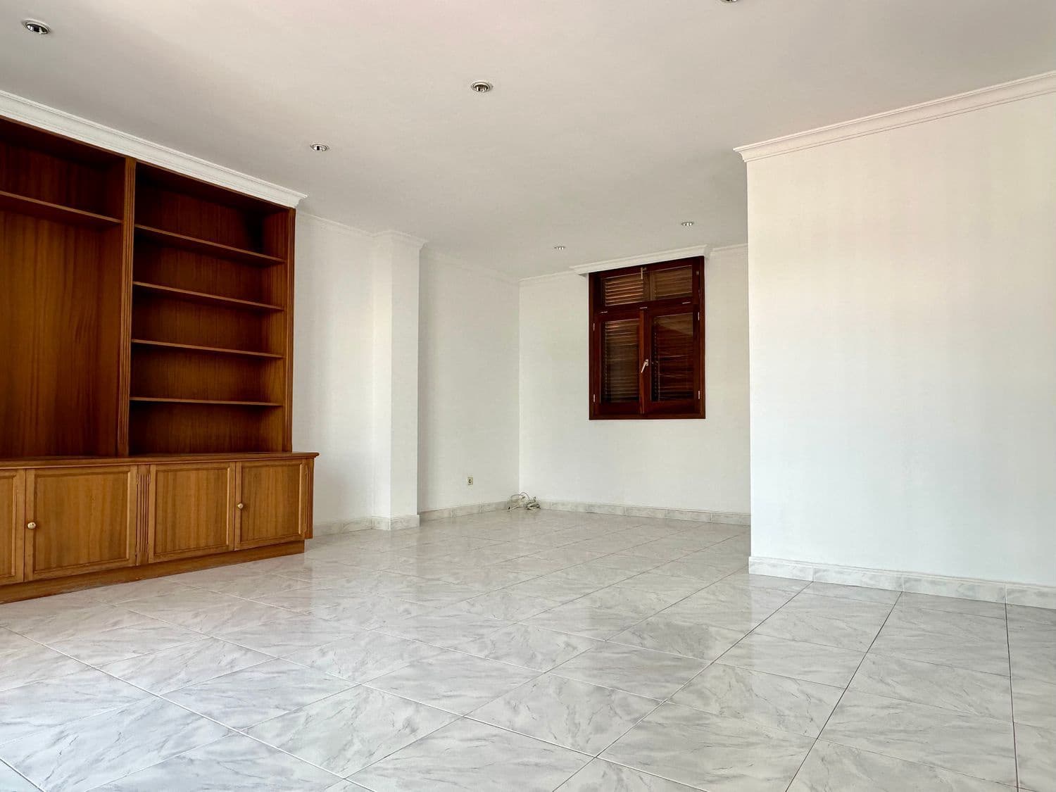 2 soverom Leilighet til leie i Las Palmas de Gran Canaria med garasje - € 1 300 (Ref: 9166730)