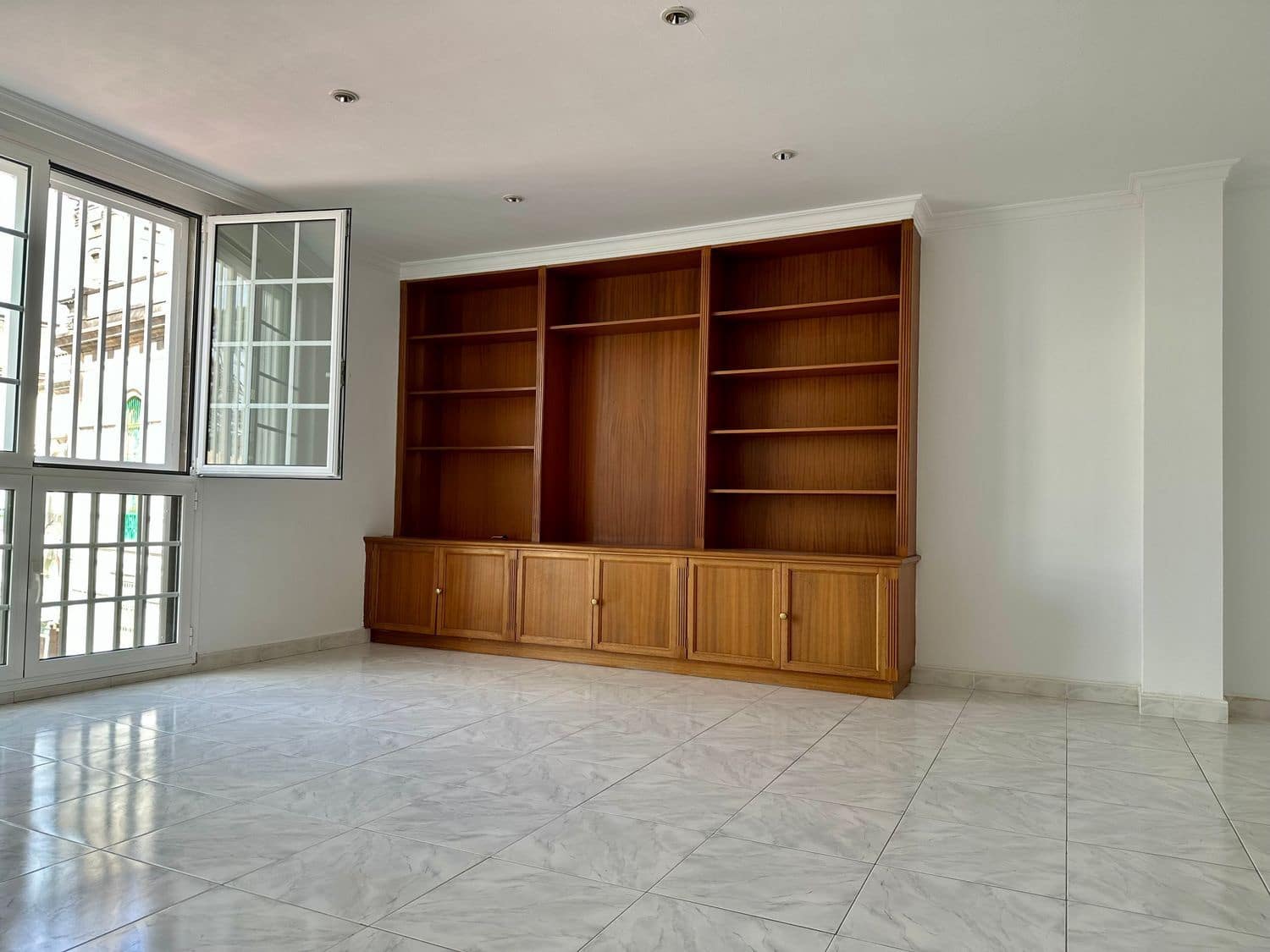 2 soverom Leilighet til leie i Las Palmas de Gran Canaria med garasje - € 1 300 (Ref: 9166730)