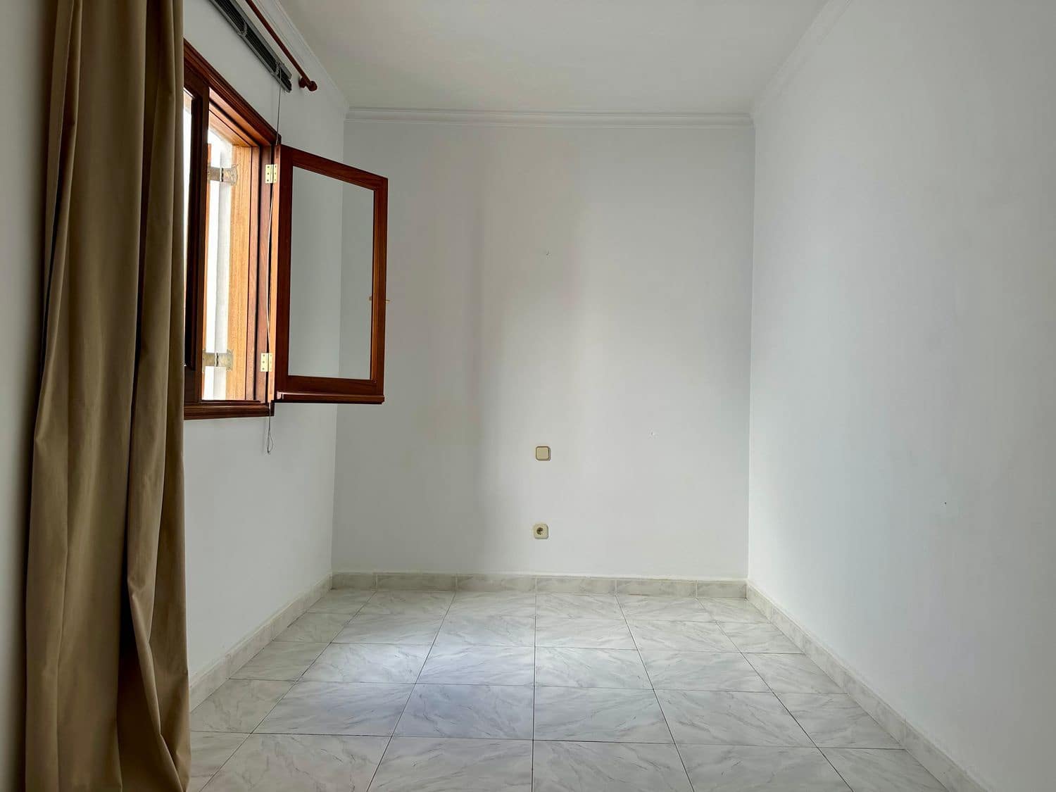 2 soverom Leilighet til leie i Las Palmas de Gran Canaria med garasje - € 1 300 (Ref: 9166730)