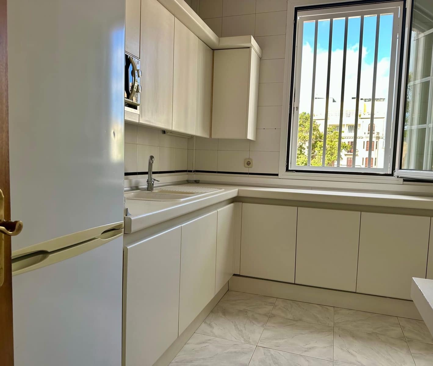 2 soverom Leilighet til leie i Las Palmas de Gran Canaria med garasje - € 1 300 (Ref: 9166730)