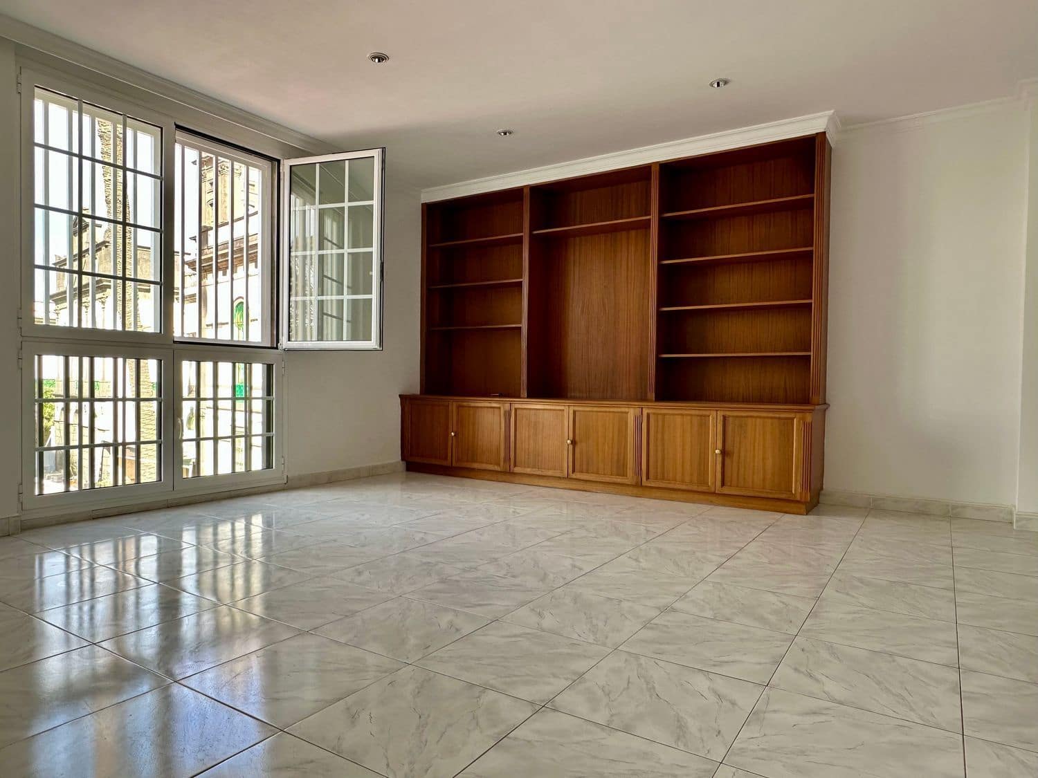 2 soverom Leilighet til leie i Las Palmas de Gran Canaria med garasje - € 1 300 (Ref: 9166730)