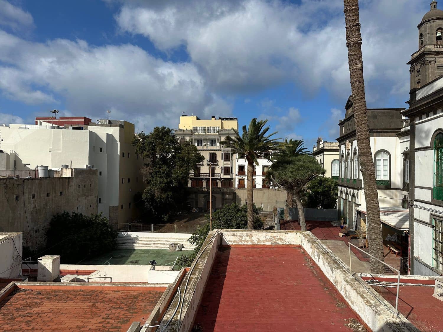 2 soverom Leilighet til leie i Las Palmas de Gran Canaria med garasje - € 1 300 (Ref: 9166730)