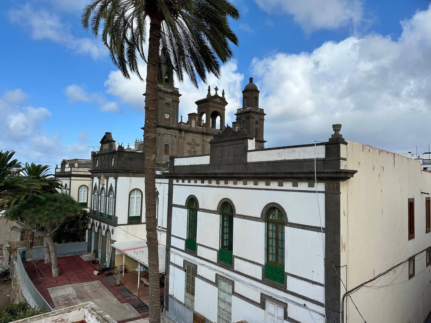 2 soverom Leilighet til leie i Las Palmas de Gran Canaria med garasje - € 1 300 (Ref: 9166730)