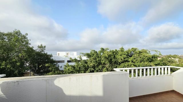 3 bedroom Townhouse for sale in San Lorenzo, Las Palmas de Gran Canaria with garage - € 270,000 (Ref: 9187914)