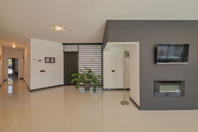 5 bedroom Finca/Country House for sale in Tuineje with pool garage - € 1,903,500 (Ref: 9187915)