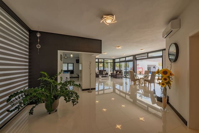 5 bedroom Finca/Country House for sale in Tuineje with pool garage - € 1,903,500 (Ref: 9187915)