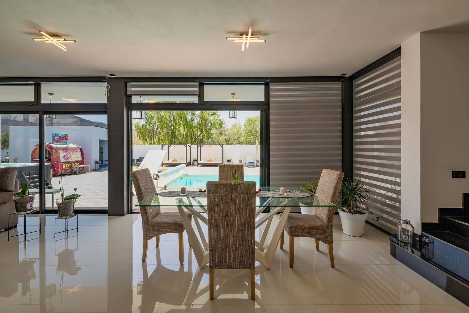 5 soveværelse Finca/Landehus til salg i Tuineje med swimmingpool garage - € 1.903.500 (Ref: 9187915)