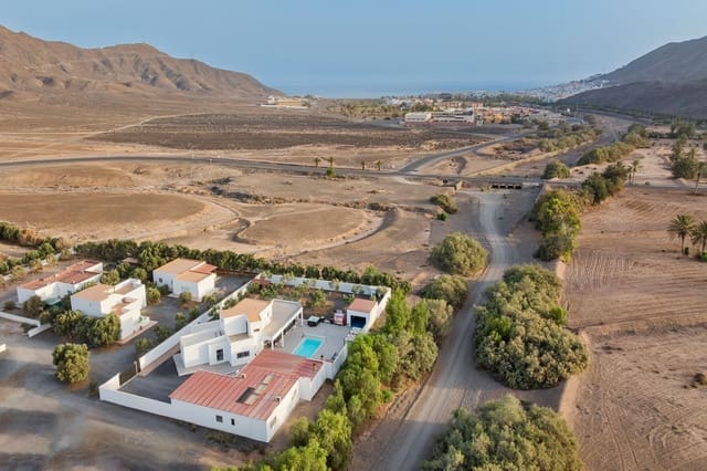 5 bedroom Finca/Country House for sale in Tuineje with pool garage - € 1,903,500 (Ref: 9187915)