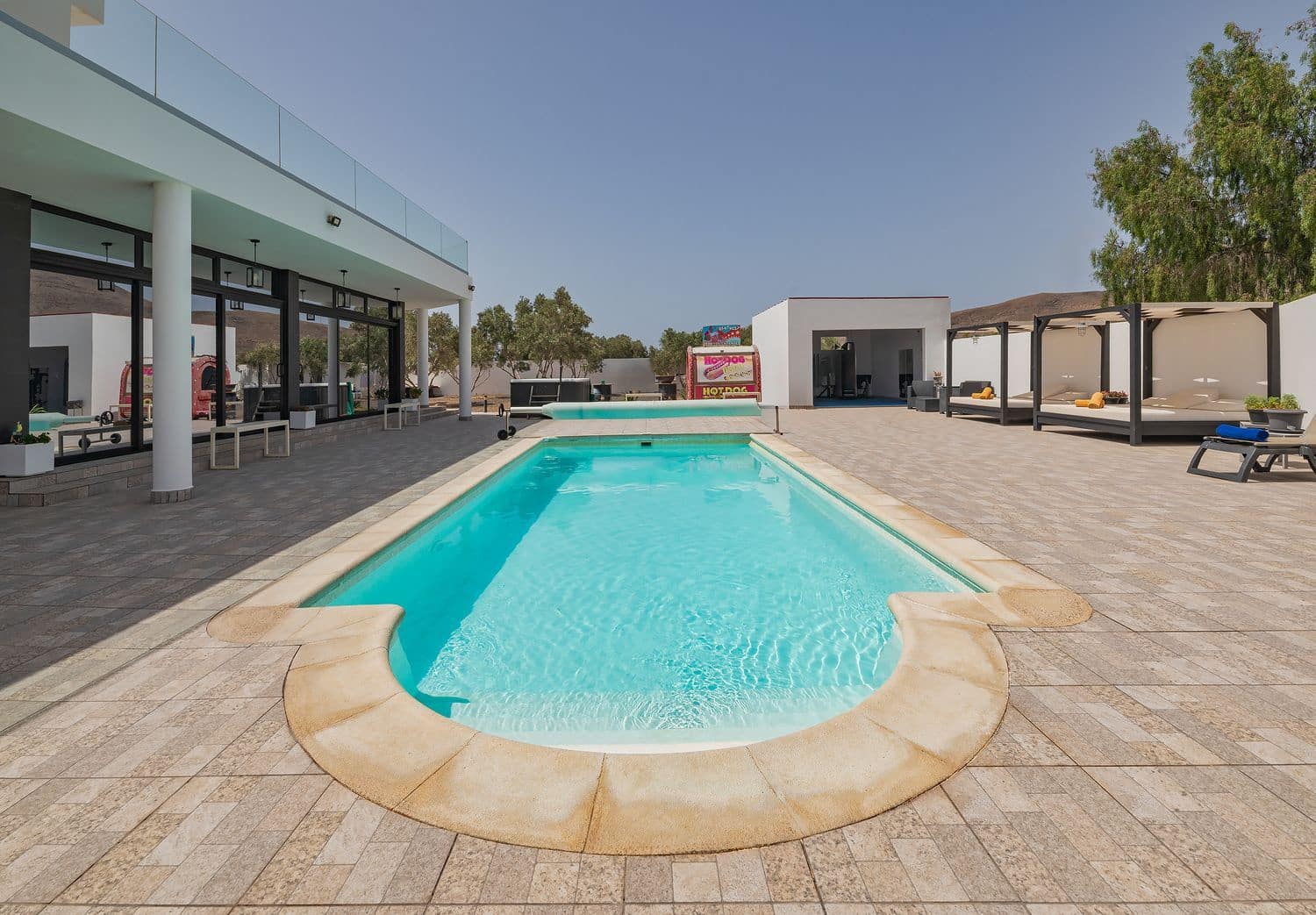 5 soveværelse Finca/Landehus til salg i Tuineje med swimmingpool garage - € 1.903.500 (Ref: 9187915)