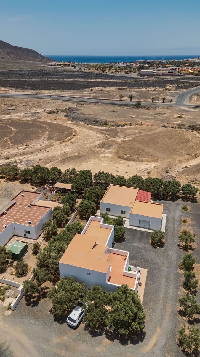 4 soveværelse Semi-Rækkehus til salg i Tuineje med garage - € 378.950 (Ref: 9198284)