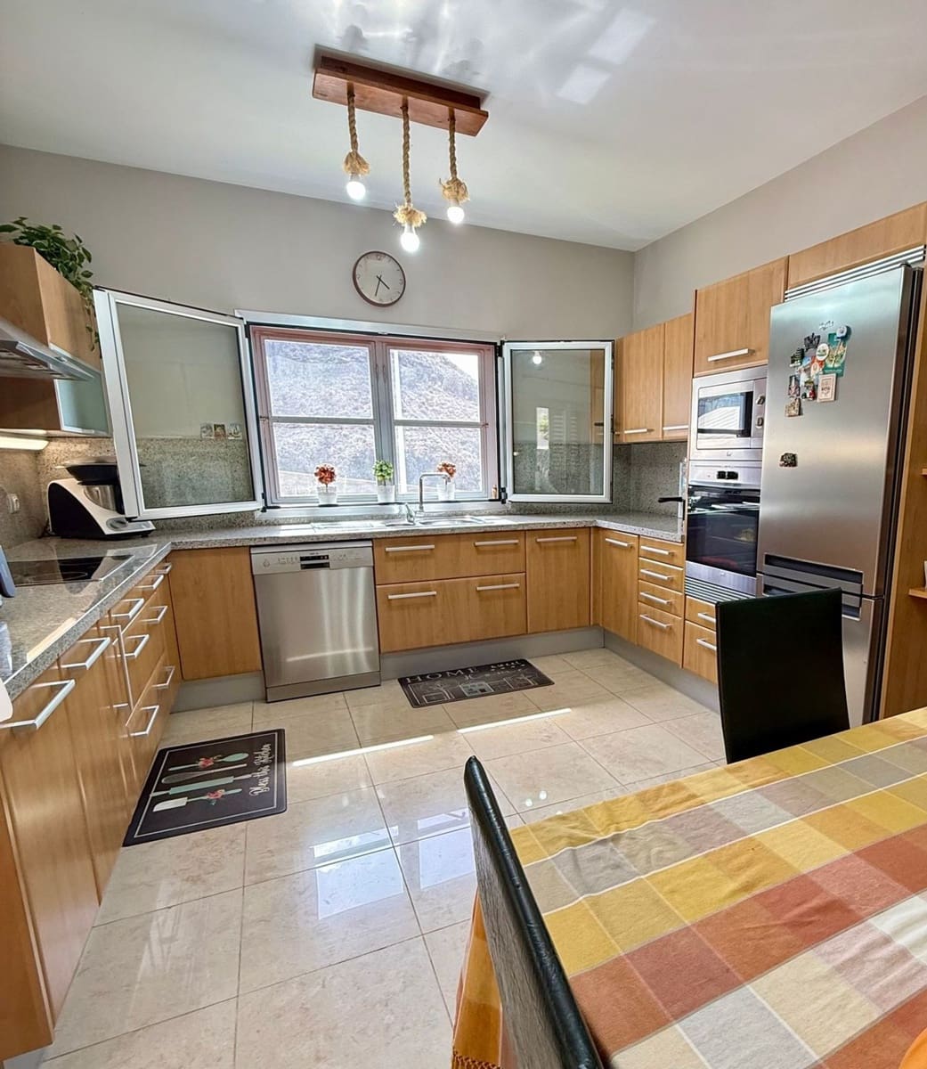 4 soveværelse Villa til salg i Santa Maria de Guia de Gran Canaria med swimmingpool garage - € 360.000 (Ref: 9208058)