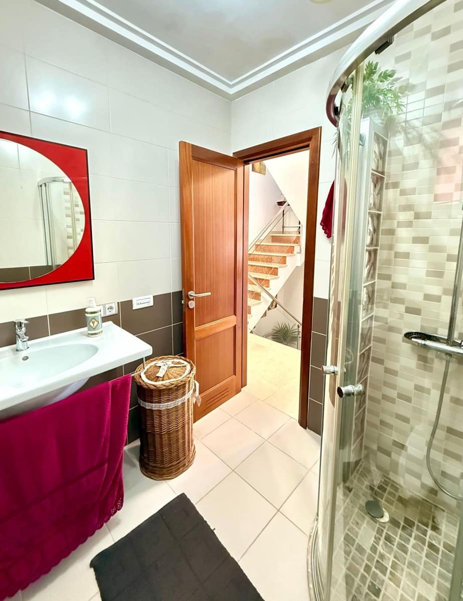 4 soveværelse Villa til salg i Santa Maria de Guia de Gran Canaria med swimmingpool garage - € 360.000 (Ref: 9208058)